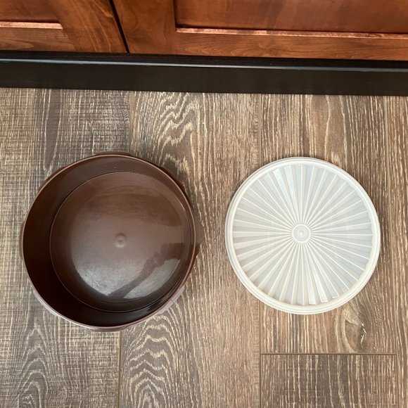 Vintage Tupperware Servalier Canister - Brown with Frosted White Lid - Picture 7 of 8